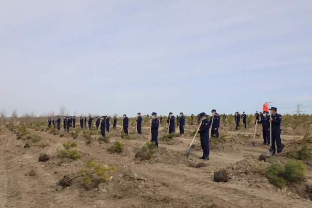 兴安盟消防救援支队组织参加"爱民生态林"植树造林活动